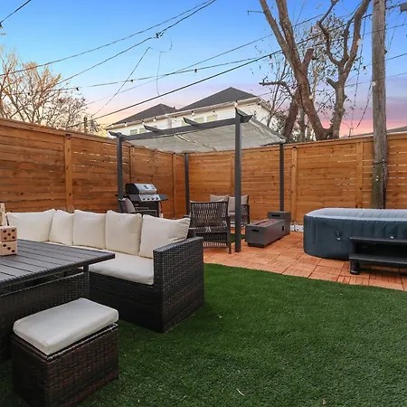 Hot Tub Hotspot - Backyard, Movie Room - Nrg-3