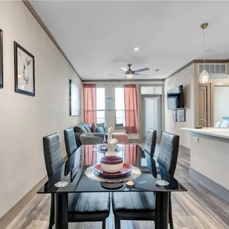 Midtown Luxury Apartment-2