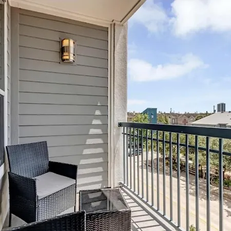 Midtown Luxury Apartment-3
