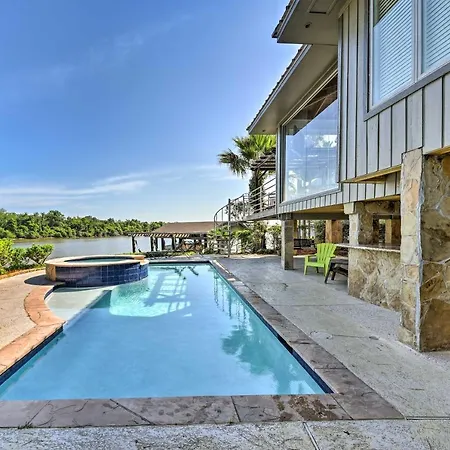 Luxe Houston Home On Riverfront With Pool And Hot Tub!-2
