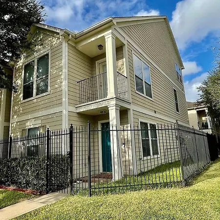 Renovated 2Br 2Ba Townhome With Garage - Walk To Bbva Toyota Center Bars And Much More-2