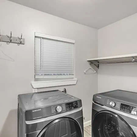 Brand New Cozy 2Bedroom Uptown Midtown Downtown Home-3