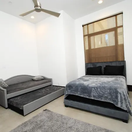 3222 Sqft 3 Bedroom Townhous Amazing Rooftop View-3