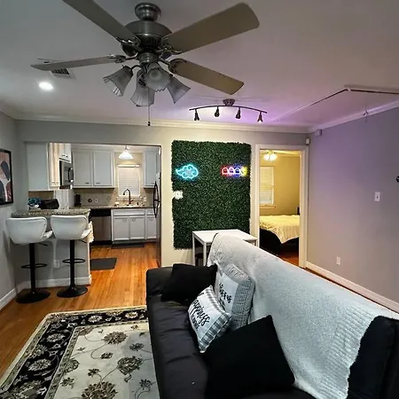 Townhouse Near Midtown-3