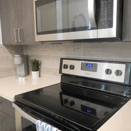 Modern Urban Oasis With Private Parking In Downtown Houston-2