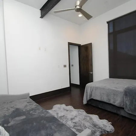 3222 Sqft 3 Bedroom Townhous Amazing Rooftop View-2