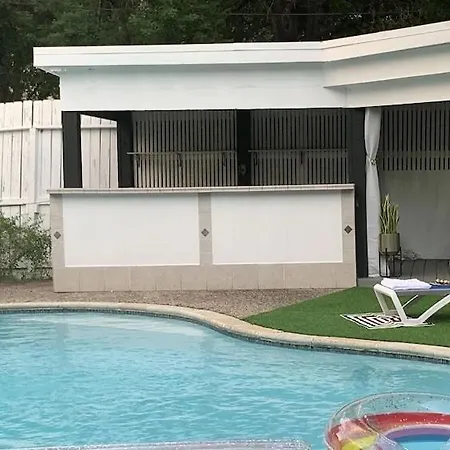 Uptown Midtown Home With Pool, Patio And Balcony Home-3