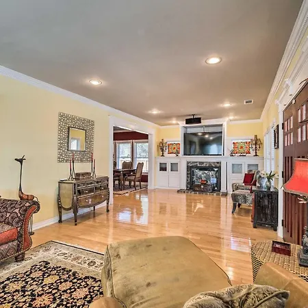Spacious Houston Home With Deck About 2 Mi To Downtown!-2