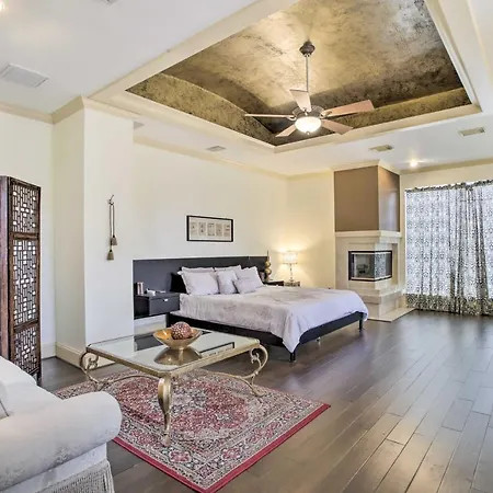 Han Solos Hideout Luxe Houston Home With Pool!-3