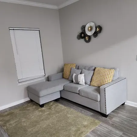 Luxury 1 Bedroom With Swimming Pool By Royal Oak-3