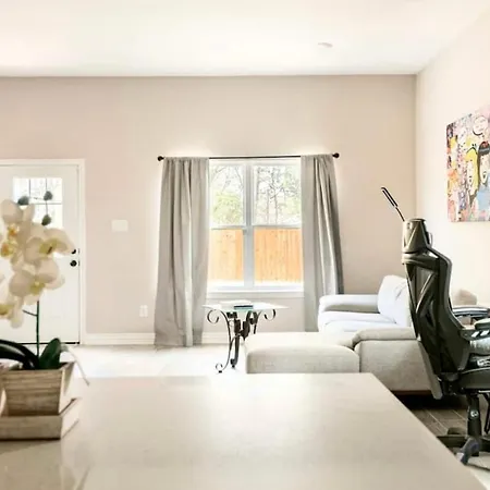 Luxe Retreat - Downtown Private Room In Home-2