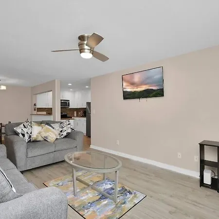Luxury Central Houston Apt Outdoor Grill & Pool-3