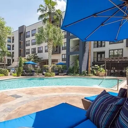 Modern Galleria Apt-Freeparking-Pool-Fast Wifi-Med Ctr-3