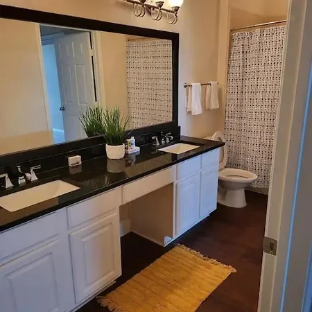Modern Galleria Apt-Freeparking-Pool-Fast Wifi-Med Ctr-2
