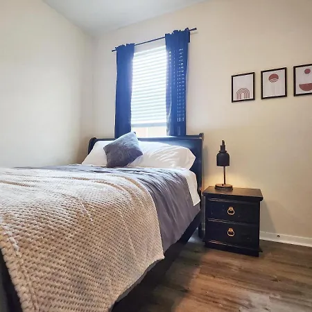 4 Bedroom Home Near Downtown Med Center Nrg Stadium Pearland Skyview Long By Ion Rentals-2