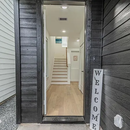 Cozy Duplex Mins To Dt/ Mctr, Free Wi-Fi/ Parking-3