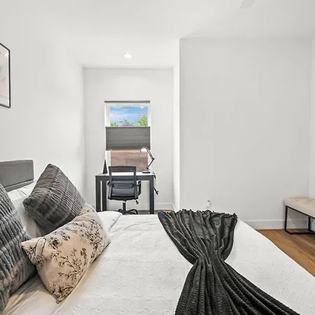 Newly Built Mono Home Downtown/Free Airport Ride-2
