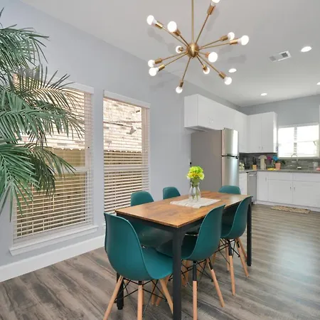 Modern Home Near Nrg Stadium-2