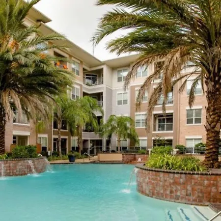 *Luxury 2 Bdrm Unit* Pool View* Amenities.-2