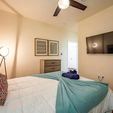 The Perfect Urban Getaway: 3Br/2.5Ba Near Downtown-3
