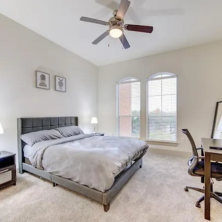 Resort-Style Pool, Gym/Garage, 1Br, Medical Center-2