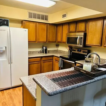 1 Bedroom Beautiful Condo-2