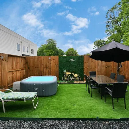 Blissful Getaway Home With Hot Tub & Backyard Near Downtown-2
