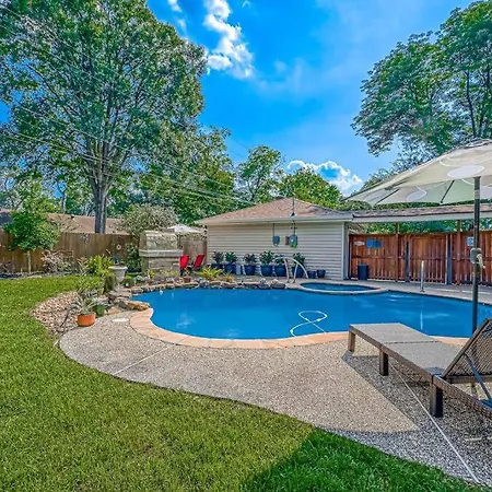 Houston'S 4 Bedroom 2B With Pool-3