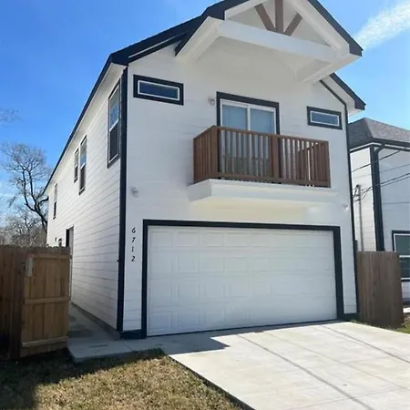 Modern Home Northeast Houston!-3