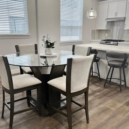 Luxury 2Bedroom Home W Attached Full Bathrooms-2