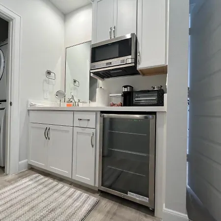 Luxury 2Bedroom Home W Attached Full Bathrooms-3