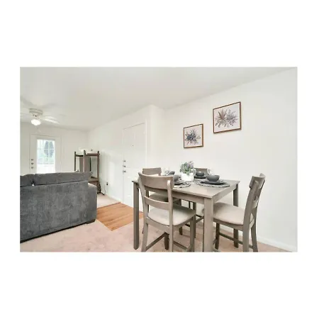 Luxury 2 Bedroom Apartment With Balcony At Heights - Sleeps 4-3