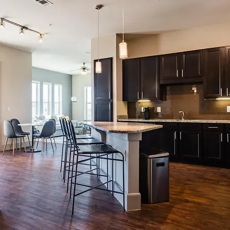 Modern Apartment In Prime Location Id5227-3