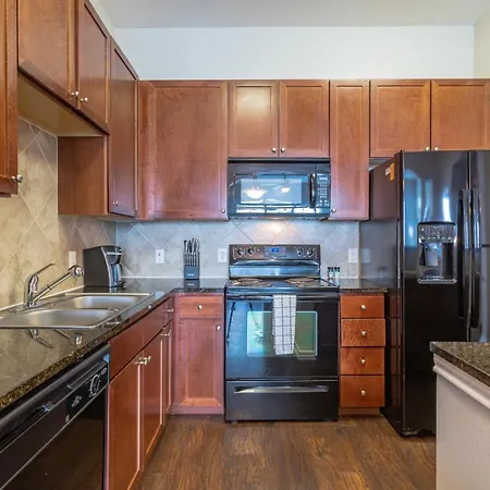 Modern Apartment In Prime Location Id3889X09-3