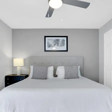 Modern Apartment In Prime Location Id5217X51-2