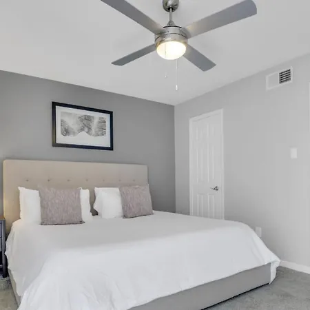 Modern Apartment In Prime Location Id5217X51-3