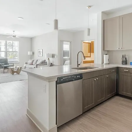 Modern Apartment In Prime Location Id5473X56-2