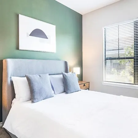 Modern Apartment In Prime Location Id7038X20-2