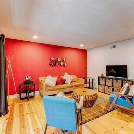 Colorful 2Bd In Heart Of Houston-2