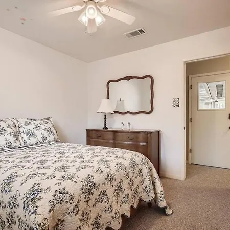Classic Retreat In Great Neighborhood-2