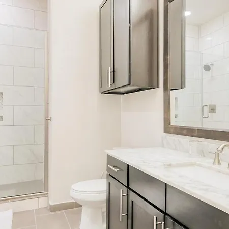 Modern Apartment In Prime Location Id1413-3