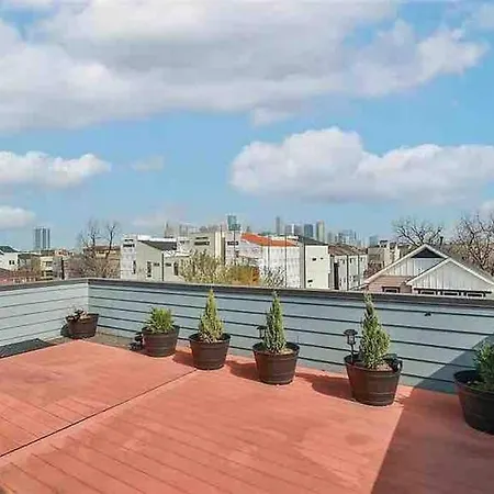 Private Hot Tub ! Relaxed Stay Within Miles To Downtown Houston! Individual Home 3 Br-3