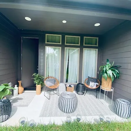 Luxe Downtown Retreat•Hot Tub • Fire Pit. Sleeps16-2