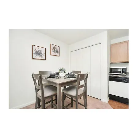 Luxury 2 Bedroom Apartment With Balcony At Heights - Sleeps 4-2