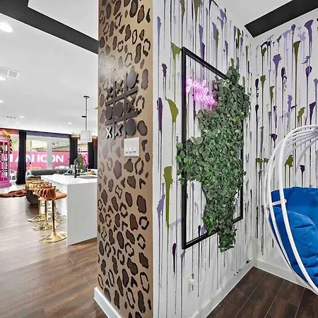The Piink Flamingo• Instaworthy Murals• Hottub-3