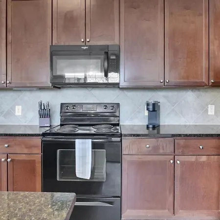 Modern Apartment In Prime Location Id7974X11-3