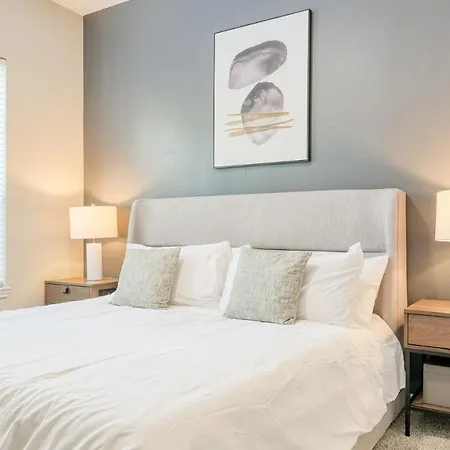 Modern Apartment In Prime Location Id8120X43-2