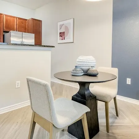 Modern Apartment In Prime Location Id8120X43-3