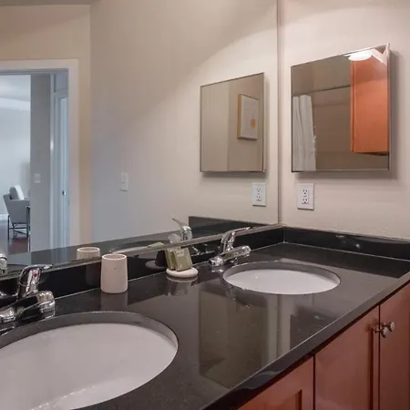 Modern Apartment In Prime Location Id5668X31-2