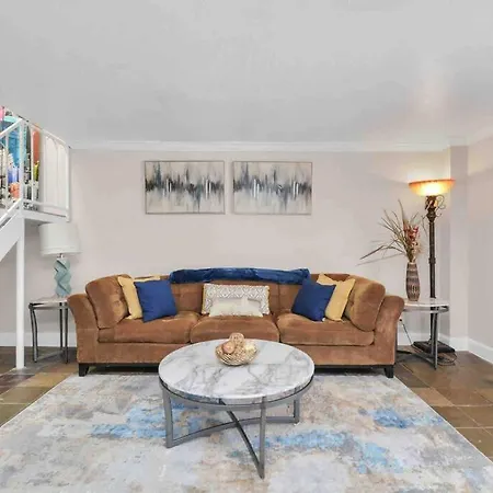 The Experience In Montrose Houston Apartment-3